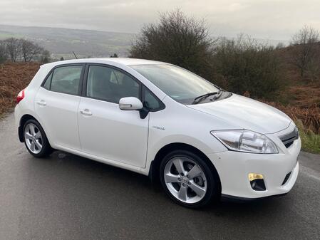 TOYOTA AURIS 1.8 VVT-h T Spirit